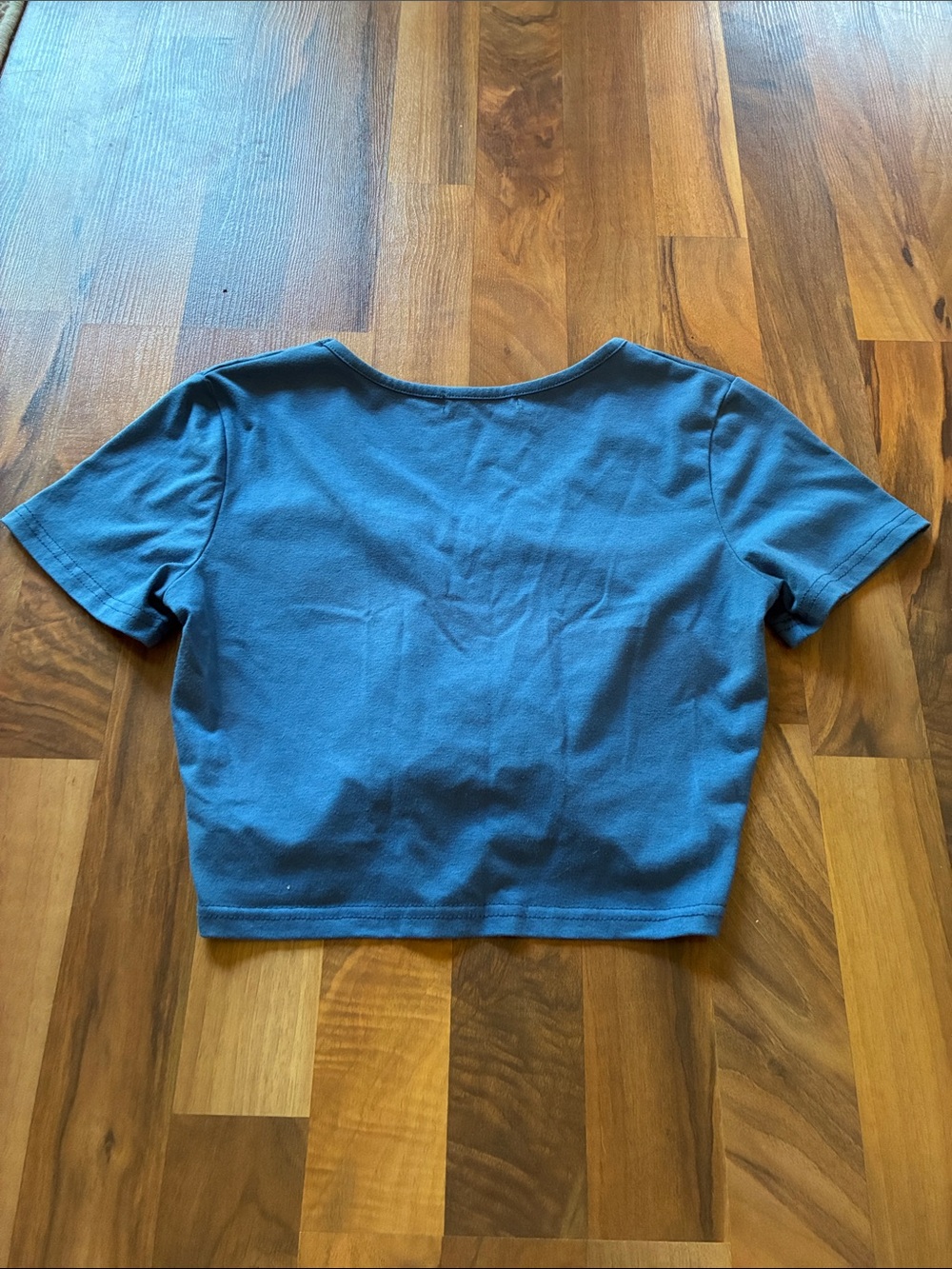 ROMWE Blue V-Neck Ruched Drawstring Crop Top - Picture 4 of 4